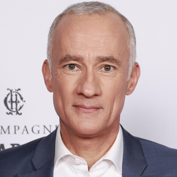 "Il fait des blagues tout le temps... donc elle s'est dit que c'était une blague de plus", a estimé Gilles Bouleau.
Exclusif - Gilles Bouleau - Soirée "Télé 7 Jours Summer Party" au restaurant "Monsieur Bleu" à Paris le 14 juin 2022. © Christophe Aubert via Bestimage