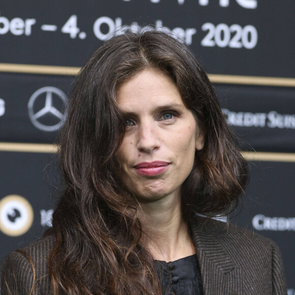 Et c'est le film de Maïwenn, Jeanne du Barry, mettant en scène Johnny Depp notamment, qui aura l'honneur d'ouvrir le bal de la prestigieuse compétition internationale.
Juliette Binoche et Maïwenn (Le Besco) arrivent au festival du film de Zurich (24 septembre - 4 octobre 2020), le 1er octobre 2020. 