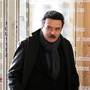 Edwy Plenel arrivant au palais de justice de Bordeaux, le 12 Janvier 2016 afin de comparaître lors du jugement dans le volet dit des "écoutes", avec comme prévenus pour "atteinte à l'intimité de la vie privée" de la milliardaire Liliane Bettencourt, son majordome, Pascal Bonnefoy, et des journalistes, dont Edwy Plenel et Franz-Olivier Giesbert, le parquet ayant requis des "peines de principe d'au moins 1.500 euros. © Patrick Bernard/Bestimage