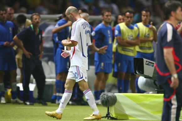 Zinédine Zidane expulsé par Horacio Elizondo le 9 juillet 2006 lors de la finale de la Coupe du Monde 2006 à Berlin