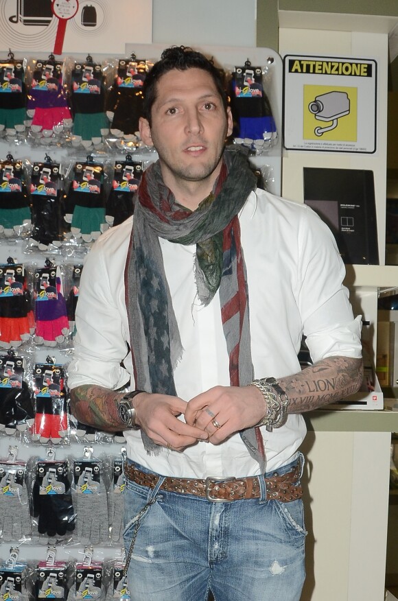 Marco Materazzi - Lapo Elkan dedicace son livre a Rome le 15 février 2013.