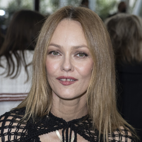 Vanessa Paradis au défilé de mode "Chanel" en hommage aux métiers d'art au 19M à Aubervilliers, le 7 décembre 2021 © Olivier Borde / Bestimage