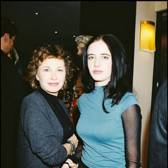 Marlène Jobert et sa fille, Eva Green à Paris, le 26 février 2000.
© BERTRAND RINDOFF PETROFF / BESTIMAGE