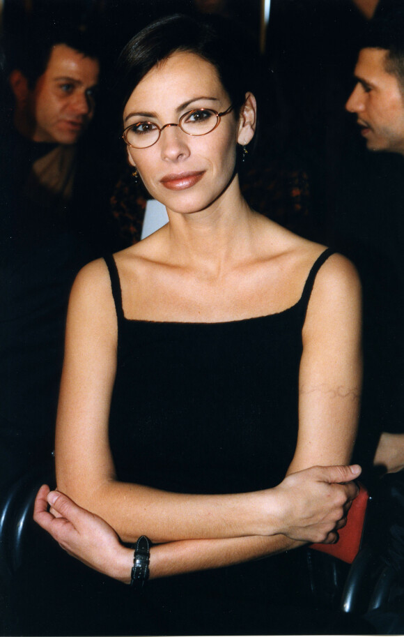 Avant de bifurquer vers le métier d'actrice, elle a suivi les cours de Pierre Lacotte au Conservatoire National Supérieur de Musique et de Danse de Paris
Mathilda May en 1999