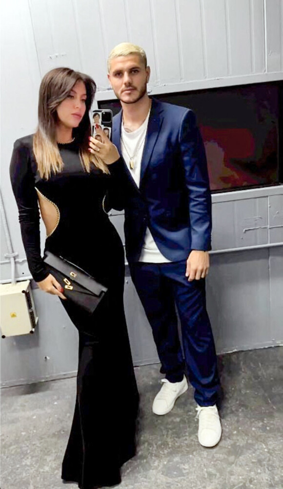 "Ils sont plus que jamais ensemble", indique d'ailleurs la chaîne de télévision Telefe, qui diffuse l'émission
Mauro Icardi et sa femme Wanda Nara lors du mariage de Lizy Tagliani à Buenos Aires, le 24 mars 2023.