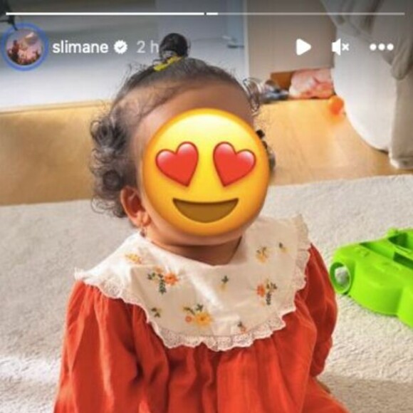 La fillette est née en janvier 2023
Slimane partage une tendre photo d'Esmeralda sur Instagram.