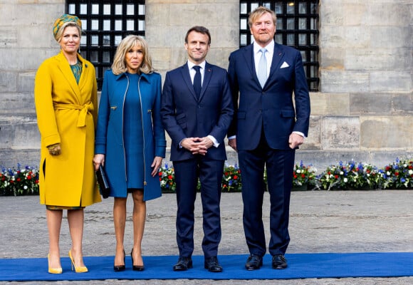 Mais elle adore aussi laisser ses cheveux détachés
Accueil officiel du Président Emmanuel Macron et de Brigitte Macron par le Roi Willem-Alexander et la Reine Máxima des Pays-Bas au palais royal à Amsterdam le 11 avril 2023. 