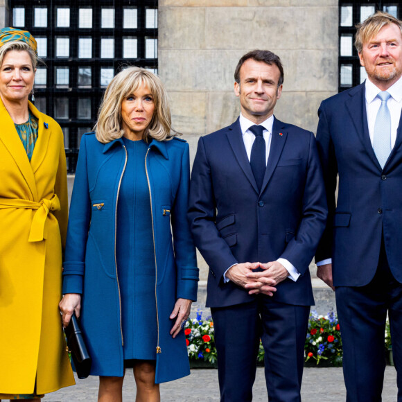 Mais elle adore aussi laisser ses cheveux détachés
Accueil officiel du Président Emmanuel Macron et de Brigitte Macron par le Roi Willem-Alexander et la Reine Máxima des Pays-Bas au palais royal à Amsterdam le 11 avril 2023. 