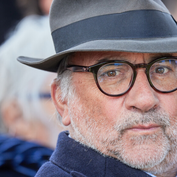 Une Promenade Jean-Paul Belmondo vient d'être inaugurée, au terre-plein central du pont de Bir-Hakeim.
Antoine Duléry - Inauguration de la Promenade Jean-Paul Belmondo au terre-plein central du pont de Bir-Hakeim à Paris, le 12 avril 2023. © Cyril Moreau/Bestimage