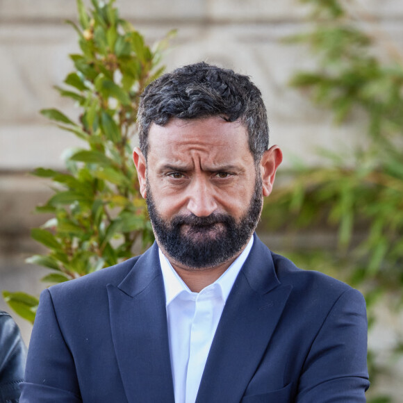 Pour être sûr que son nom continue à être dans l'esprit des Français, un nouveau clin d'oeil vient d'être accordé à l'acteur.
Cyril Hanouna - Inauguration de la Promenade Jean-Paul Belmondo au terre-plein central du pont de Bir-Hakeim à Paris, le 12 avril 2023. © Cyril Moreau/Bestimage