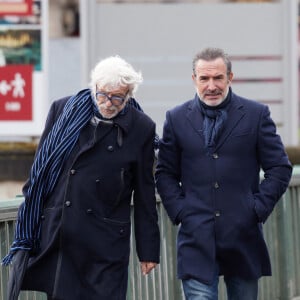 Pierre Richard, Jean Dujardin - Inauguration de la Promenade Jean-Paul Belmondo au terre-plein central du pont de Bir-Hakeim à Paris, le 12 avril 2023. © Cyril Moreau/Bestimage