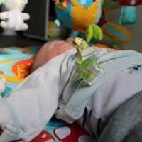 Craquez pour le tapis d'éveil Kinderkraft, un indispensable pour votre bébé !