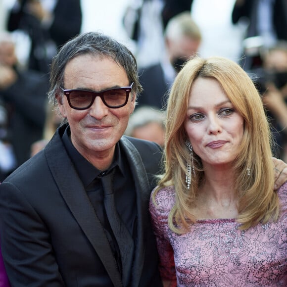 Vanessa Paradis, Samuel Benchetrit - Montée des marches du film "De son vivant" lors du 74e Festival de Cannes. Le 10 juillet 2021. © Borde-Jacovides-Moreau / Bestimage