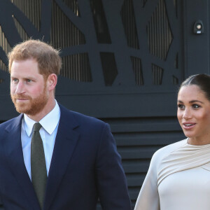 Le prince Harry, duc de Sussex, et Meghan Markle, duchesse de Sussex, enceinte assistent à une réception organisée par l'ambassadeur britannique au Maroc, Thomas Reilly, à la résidence britannique de Rabat, le 24 février 2019, dans le cadre de leur voyage officiel au Maroc. 