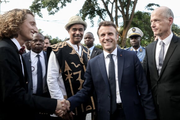 Amour ou amitié ? Seuls eux le savent.
Joalukas Noah, Yannick Noah et Emmanuel Macron au village Noah pour un débat avec la société civile et un concert, Yaoundé, Cameroun, le 26 juillet 2022. © Stéphane Lemouton/Bestimage