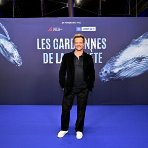David Hallyday durant l'avant première mondiale au Grimaldi Forum à Monaco, le 9 février 2023, du film "Les gardiennes de la planète" réalisé par Jean-Albert Lièvre et raconté par J.Dujardin. Ce film est inspiré par le poème d'Heathcote Williams, "Whale Nation". Il nous fait découvrir le Groenland, le Mexique, l'Argentine, la Polynésie, mais aussi la Bretagne, la Méditerranée et la Normandie, l'Afrique du sud, l'Australie, le Tonga, le Kamtchatka ou encore l'Antarctique, Hawaï, et la Norvège. L'histoire commence par une baleine à bosse échouée sur un rivage isolé. Alors qu'un groupe d'hommes et de femmes organise son sauvetage, on découvre l'histoire extraordinaire des cétacés, citoyens des océans du monde, essentiels à l'écosystème de la planète depuis plus de 50 millions d'années. La sortie en salle se fera le 22 février. © Bruno Bebert / Bestimage 