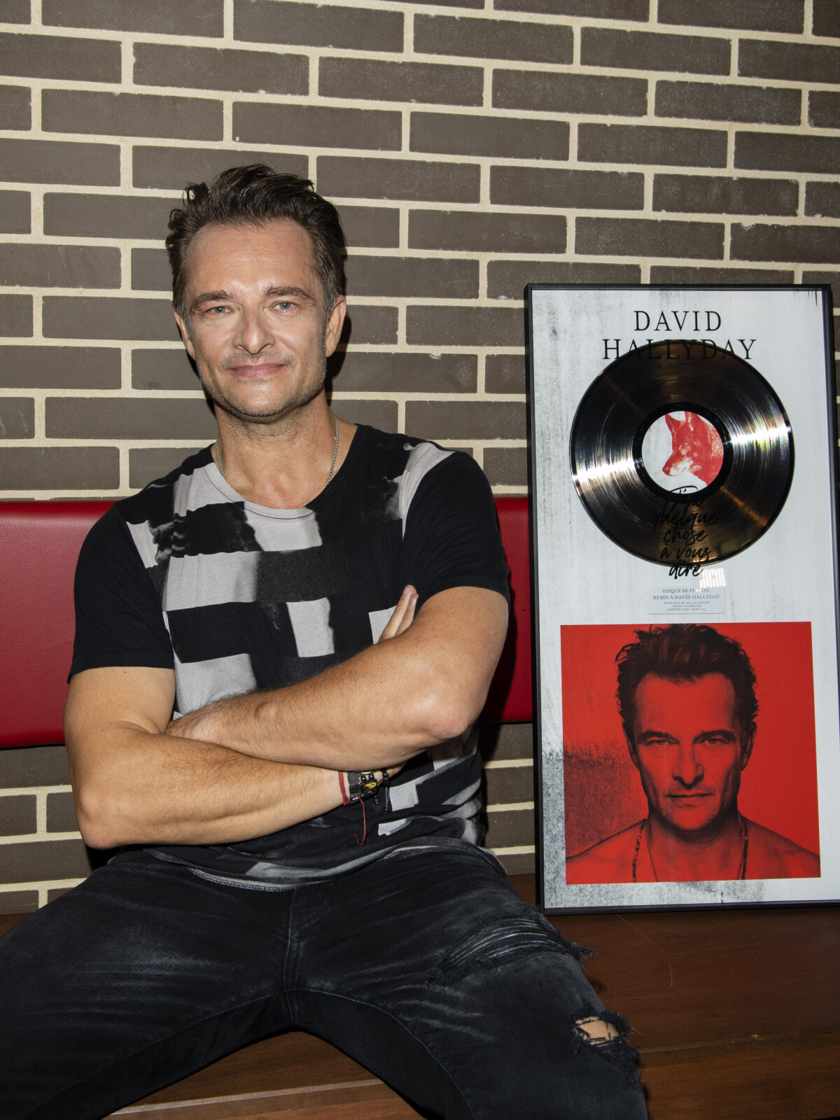 Photo : David Hallyday reçoit son disque de platine à la seine musicale ...