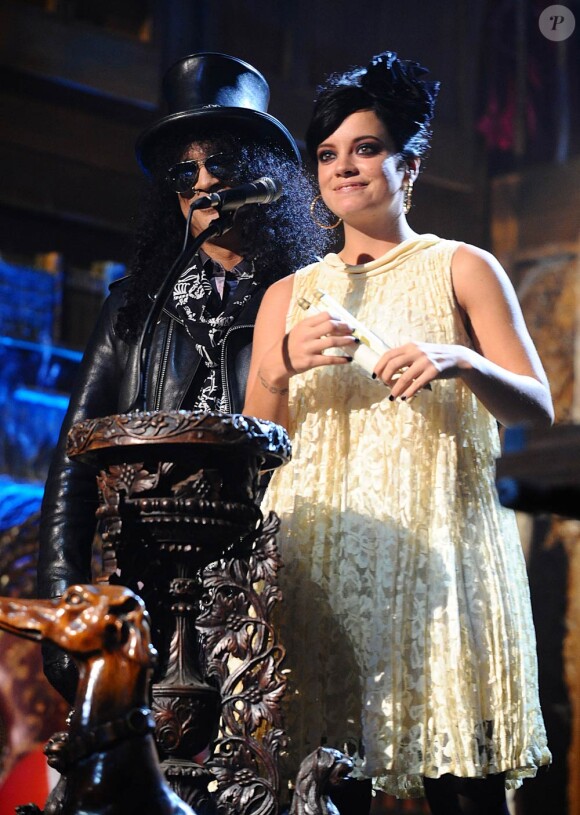 Les NME Awards 2010, qui se sont déroulés le 24 février à Londres, ont notamment récompensé Lily Allen (photo : avec Slash)