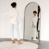 Un miroir sur pied pour agrandir l'espace et apporter design à votre pièce !