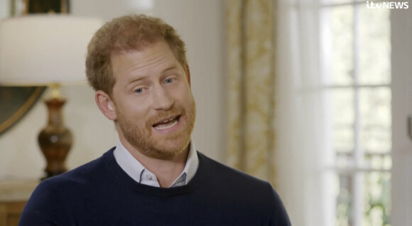 Le prince Harry esquive la question lors d'une interview à la télévision britannique sur le couronnement de son père. 