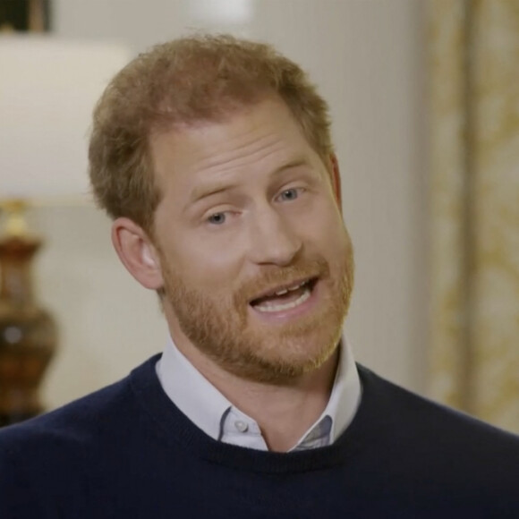 Le prince Harry esquive la question lors d'une interview à la télévision britannique sur le couronnement de son père. 