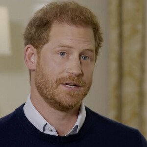 Le prince Harry esquive la question lors d'une interview à la télévision britannique sur le couronnement de son père. 