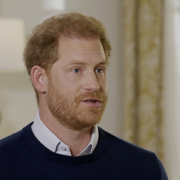 En attendant, elles ne se retrouveront pas tout de suite puisque le prince Harry viendra seul au couronnement de Charles III. 
Le prince Harry esquive la question lors d'une interview à la télévision britannique sur le couronnement de son père. 