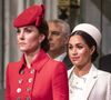 Kate Middleton aurait été privée de faire ses adieux à Elizabeth II en raison de Meghan Markle.
Catherine Kate Middleton, duchesse de Cambridge, Meghan Markle, enceinte, duchesse de Sussex lors de la messe en l'honneur de la journée du Commonwealth à l'abbaye de Westminster à Londres. 