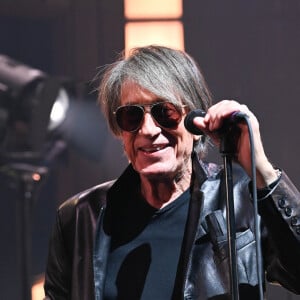 Il a notamment révélé que son père a eu jusqu'à 53 chats. 
Jacques Dutronc et Thomas Dutronc en showcase de leur tournée "Dutronc & Dutronc" au Centre Evénementiel de Courbevoie le 11 avril 2022. © Coadic Guirec/Bestimage