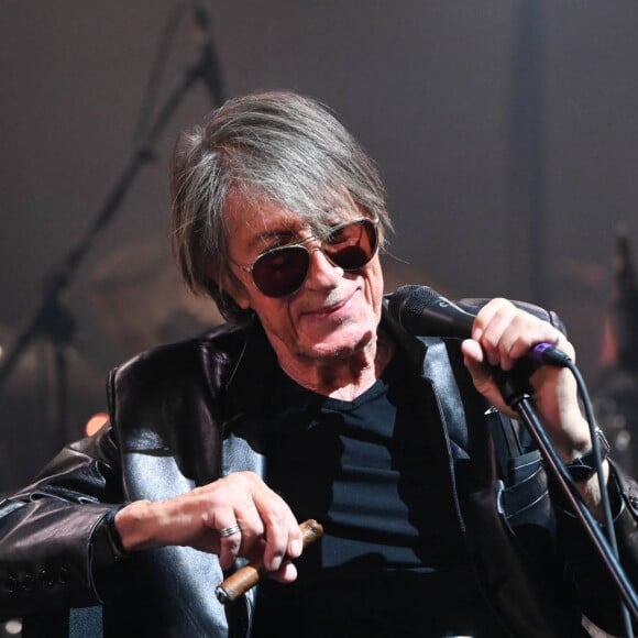 Jacques Dutronc et Thomas Dutronc en showcase de leur tournée "Dutronc & Dutronc" au Centre Evénementiel de Courbevoie le 11 avril 2022. Jacques et Thomas Dutronc se rejoignent sur scène pour une tournée unique ! Père et fils, monstres sacrés de la scène française, vous donnent rendez-vous pour des concerts exceptionnels sous le signe du partage et de la complicité. Deux artistes hors du commun à retrouver sur les routes de France. © Coadic Guirec/Bestimage