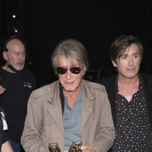 Exclusif - Jacques Dutronc (Victoire d'honneur) avec son fils Thomas Dutronc en backstage lors la 37ème cérémonie des Victoires de la musique à la Seine musicale de Boulogne-Billancourt, le 11 février 2022. © Cyril Moreau / Tiziano Da Silva / Bestimage 