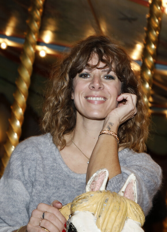 En couple depuis plusieurs années, Magali Ripoll est une femme amoureuse.
Magali Ripoll - Réception annuelle du Secours Populaire au musée des Arts Forains à Paris. © Denis Guignebourg/Bestimage