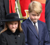 Et cette fois, sa petite soeur Charlotte sera avec leur mère mais pas avec lui. 
La princesse Charlotte de Galles et Le prince George de Galles, - Funérailles nationales de la reine Elizabeth II à Londres, Royaume Uni, le 19 septembre 2022. © Avalon/panoramic/Bestimage 