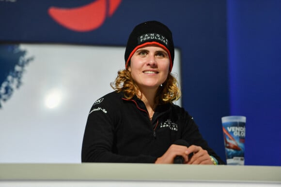 Clarisse Crémer évoque les difficultés des derniers mois
 
Clarisse Cremer à son arrivée aux Sables d'Olonne lors de la 9ème édition de la course Vendée Globe. Elle est la première femme à passer la ligne d'arrivée, en 12ème position, avec le meilleur temps d'une skipper dans l'histoire du Vendée Globe . © DPPI / Panoramic / Bestimage