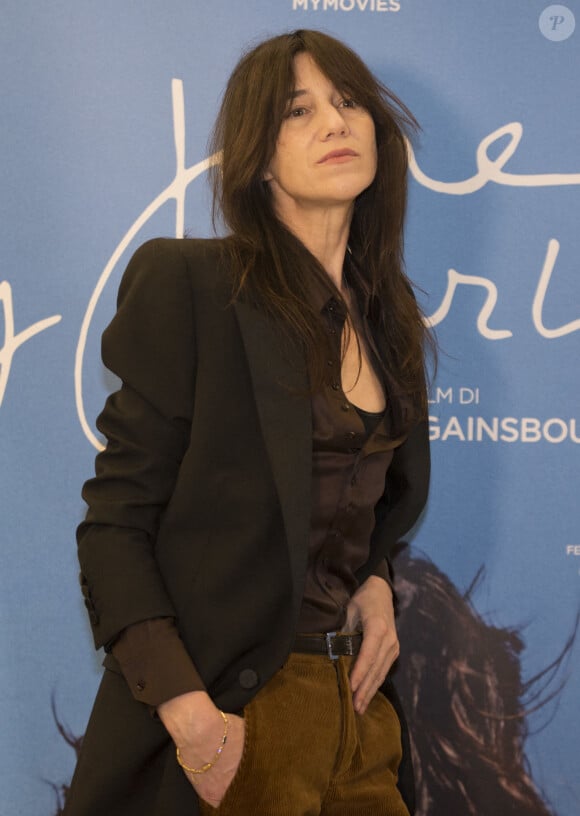 Charlotte Gainsbourg était l'invitée de Nathalie Levy dans l'émission "En aparté", diffusée ce jeudi sur "Canal+". 
Charlotte Gainsbourg au photocall du film "Suzanna Andler" à Milan.