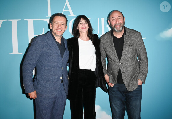 Dany Boon, Charlotte Gainsbourg et Kad Merad - Avant-première du film "La Vie pour de vrai" au cinéma Pathé Wepler à Paris le 18 avril 2023. © Coadic Guirec/Bestimage