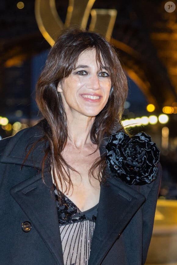 Charlotte Gainsbourg - Front row du défilé de mode Saint Laurent, Prêt-à-porter Printemps / Eté 2023 dans le cadre de la Fashion Week de Paris le 27 septembre 2022. © Olivier Borde 