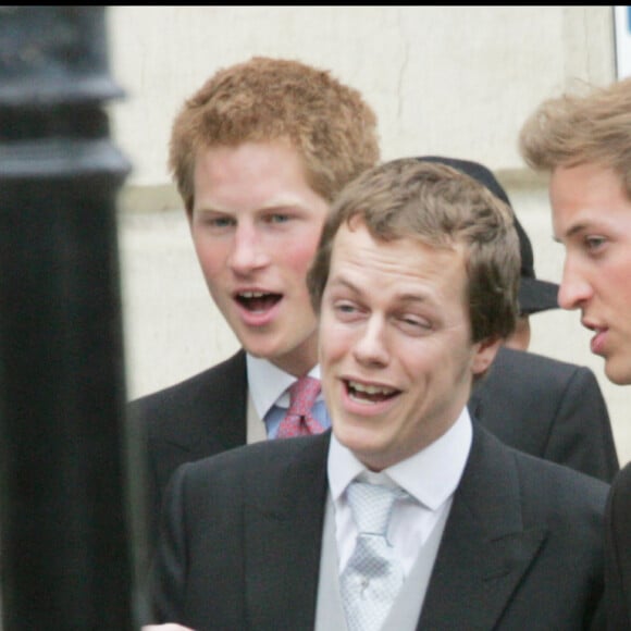 Les trois hommes, avec William, se connaissent depuis de nombreuses années. 
Prince William, Tom Parker Bowles et prince Harry - Mariage du Prince Charles et de Camilla en 2005 à Windsor.