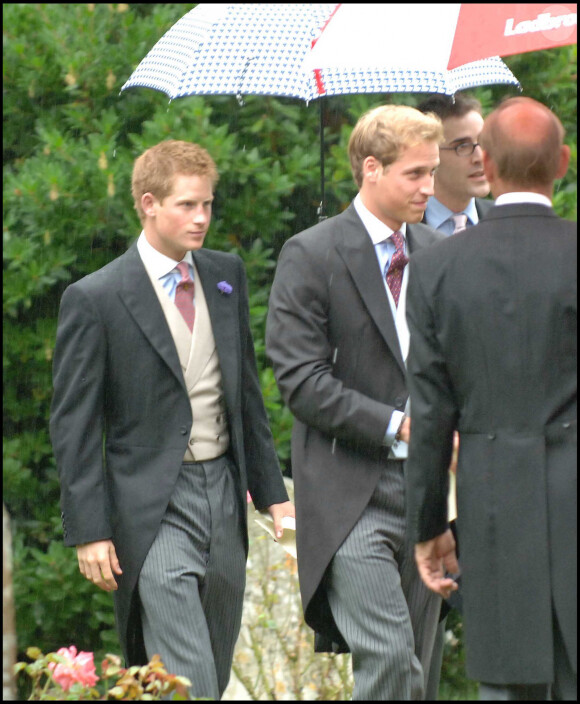 En tout cas, le terrain s'annoncé miné pour Harry ! 
Prince William et prince Harry - Mariage de Tom Parker Bowles et de Sara Buys.