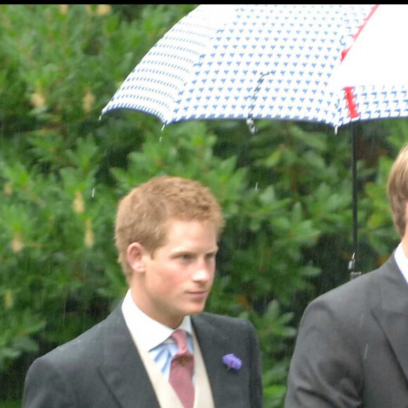 En tout cas, le terrain s'annoncé miné pour Harry ! 
Prince William et prince Harry - Mariage de Tom Parker Bowles et de Sara Buys.