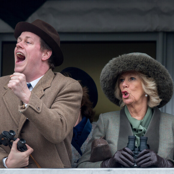 Camilla Parker Bowles, duchesse de Cornouailles, et ses enfants Tom Parker Bowles et Laura Lopes - Deuxième jour des courses hippiques au festival de Cheltenham. Le 11 mars 2015 