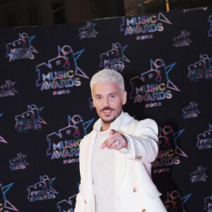 Il l'a remplacé avec humour par l'image d'un badge de certification.
M Pokora au photocall de la 24ème édition des "NRJ Music Awards (NMA)" au Palais des Festivals à Cannes le 18 novembre 2022. © Rahid Bellak / Bestimage