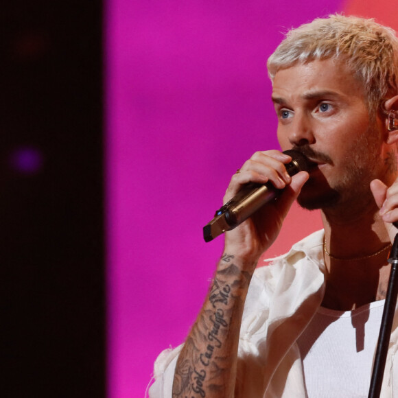 Exclusif - M. Pokora (Matt Pokora) chante son tube "Qui on est" - Enregistrement de l'émission "Les 20 chansons préférées 2022", diffusée le 5 janvier 2023 sur M6 © Christophe Clovis / Bestimage