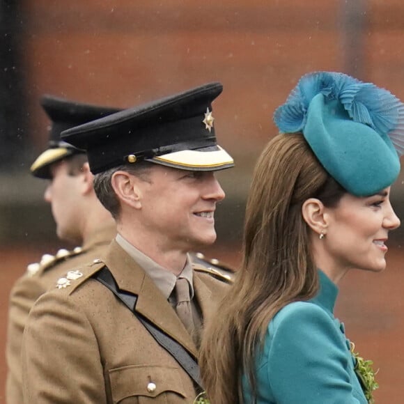 Le prince William, prince de Galles, et Catherine (Kate) Middleton, princesse de Galles, à l'assemblée annuelle des Irish Guards Parade de la St Patrick à Mons Barracks à Aldershot, le 17 mars 2023. Catherine (Kate) Middleton, princesse de Galles, a récemment été nommée colonelle de l'Irish Guards par le roi d'Angleterre. 