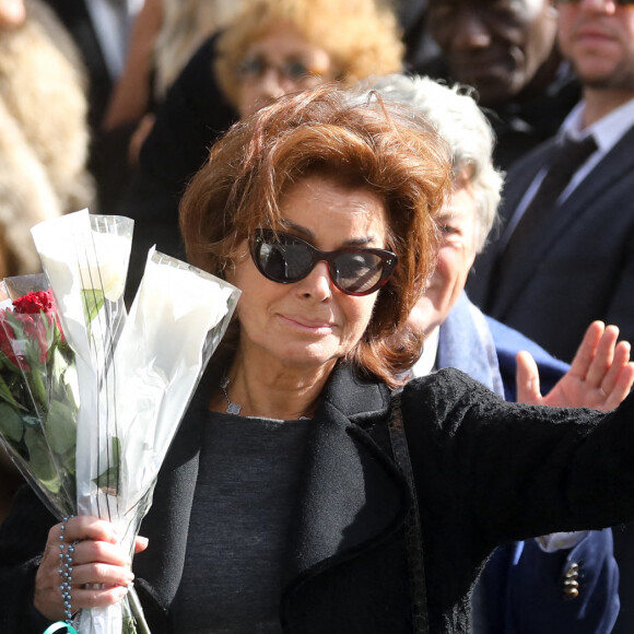 Dominique Tapie perçoit une retraite de 1600 euros par mois.
Dominique Tapie à la sortie de la messe funéraire en hommage à Bernard Tapie en l'église Saint-Germain-des-Prés à Paris, le 6 octobre 2021 © Jacovides-Moreau / Bestimage