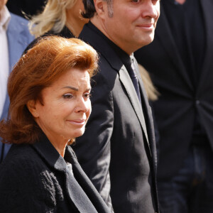 Sophie Tapie et sa mère Dominique Tapie en l'église Saint-Germain-des-Prés à Paris, le 6 octobre 2021 © Jacovides-Moreau / Bestimage