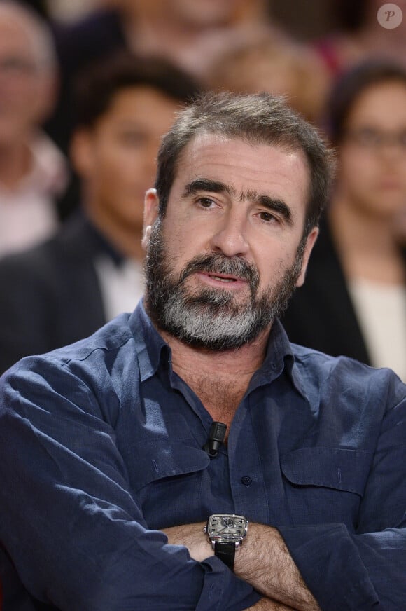 Eric Cantona dans "Vivement Dimanche" à Paris le 9 septembre 2015
© Coadic Guirec / Bestimage