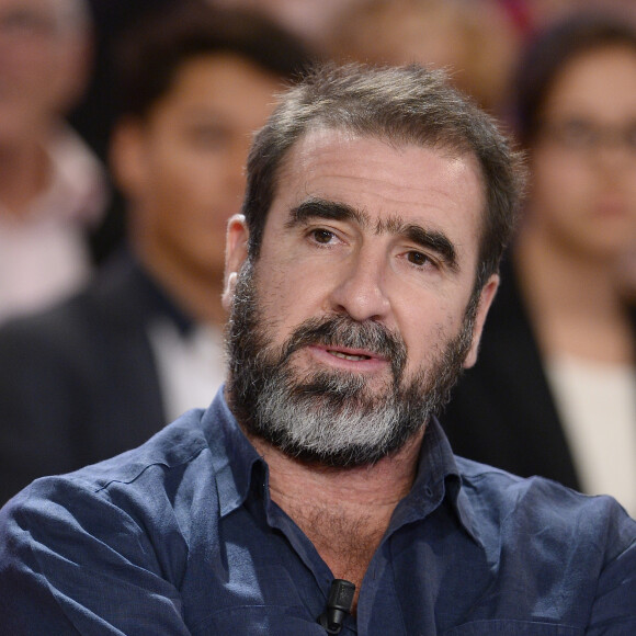 Eric Cantona dans "Vivement Dimanche" à Paris le 9 septembre 2015
© Coadic Guirec / Bestimage