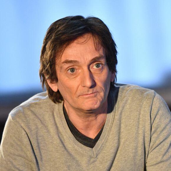 "Pierre Palmade est sous contrôle judiciaire. Un contrôle judiciaire très strict établi entre la juge et son avocate, avec beaucoup de choses qu'il ne peut pas faire", avait alors précisé le jour-même Benjamin Locoge, l'auteur de cet article.
Pierre Palmade - Enregistrement de l'émission "Animaux Stars", diffusée le 3 septembre sur la chaine Animaux. Le 5 avril 2022 © Veeren / Bestimage