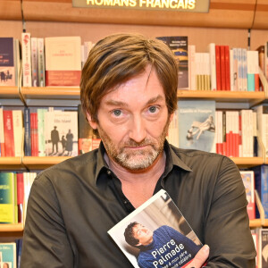 Exclusif - Pierre Palmade lors d'une séance de dédicaces de son livre "Dites à mon père que je suis célèbre" à la librairie Lamartine dans le 16ème arrondissement de Paris, France, le 28 mai 2019. © Francis Petit/Bestimage